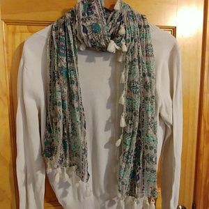 Light summer scarf with tassles